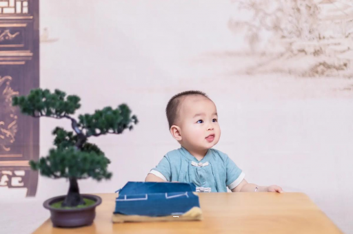 喀什几个月宝宝不吐奶 喀什几个月宝宝不吐奶